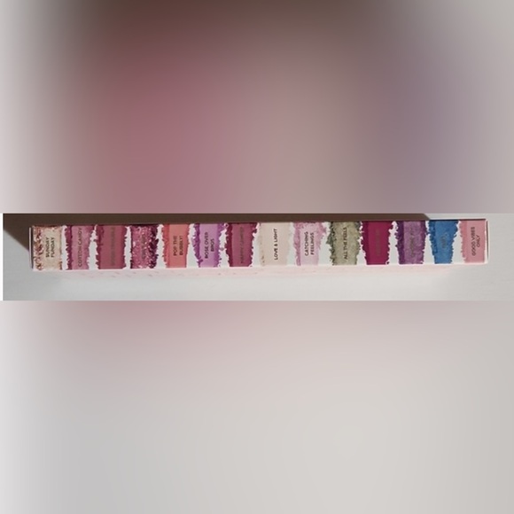 Too Faced Pinker Times Ahead eyeshadow palette - Picture 5 of 5